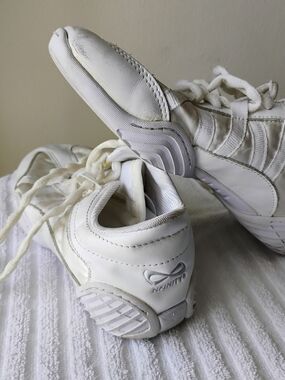 NFINITY All-White Athletic Trainers
